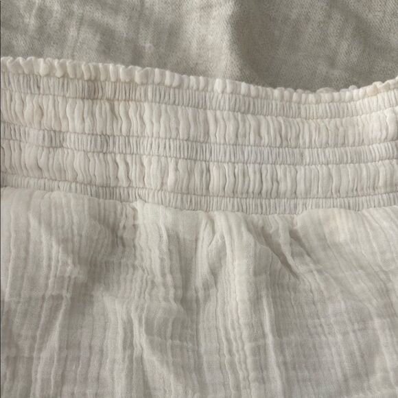 Abercrombie and fitch size XS White Textured Shorts perfect for pool or beach - Picture 3 of 8